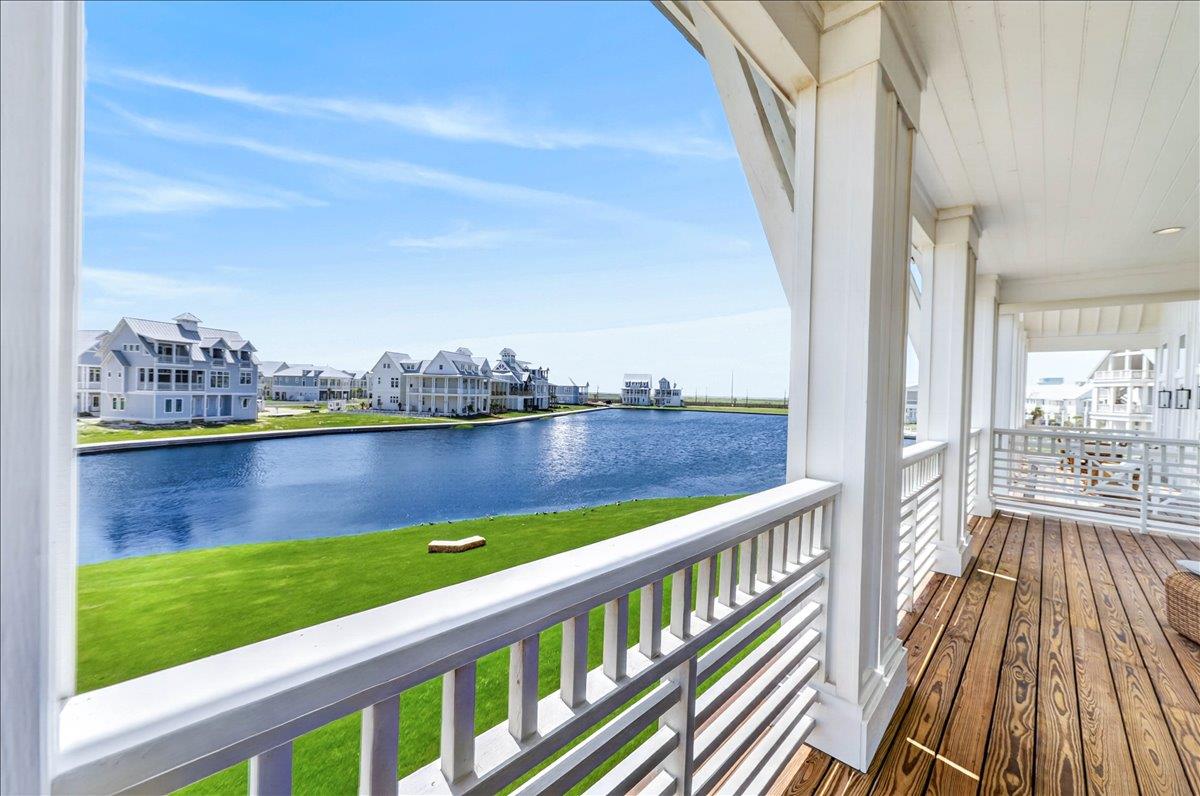 Second floor balcony, with lake View