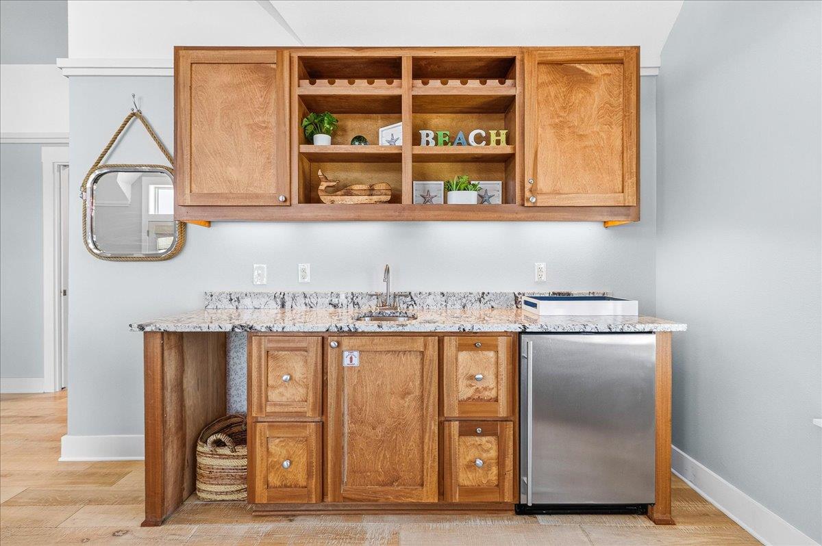 Wet Bar, 2nd Floor