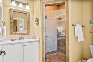 Second King Bathroom, 1st Floor