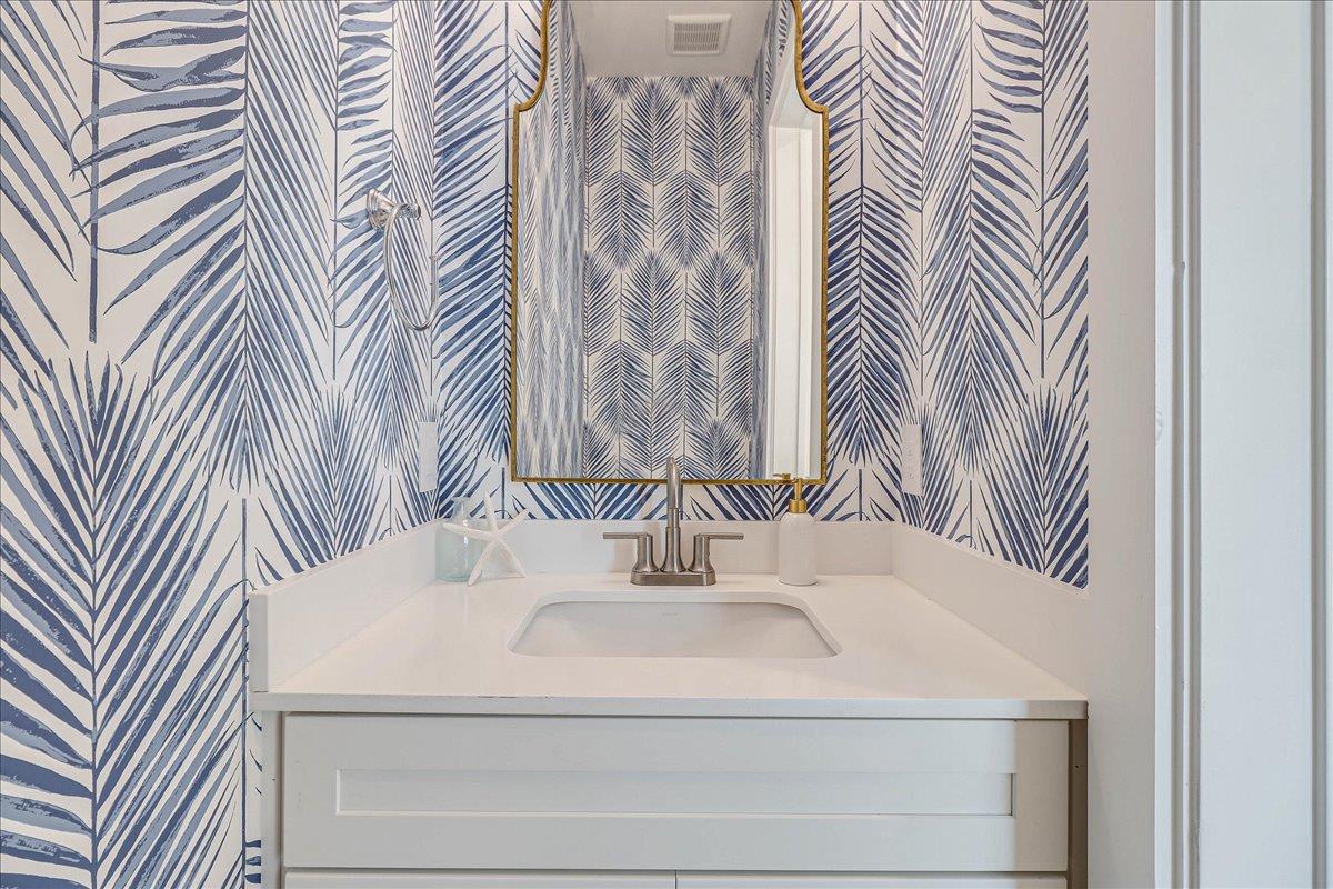 Powder Room, 1st floor