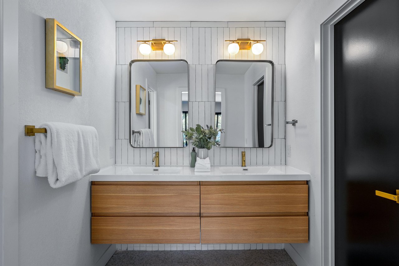 Dual vanity sinks