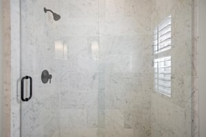 1st Floor Front King Bathroom