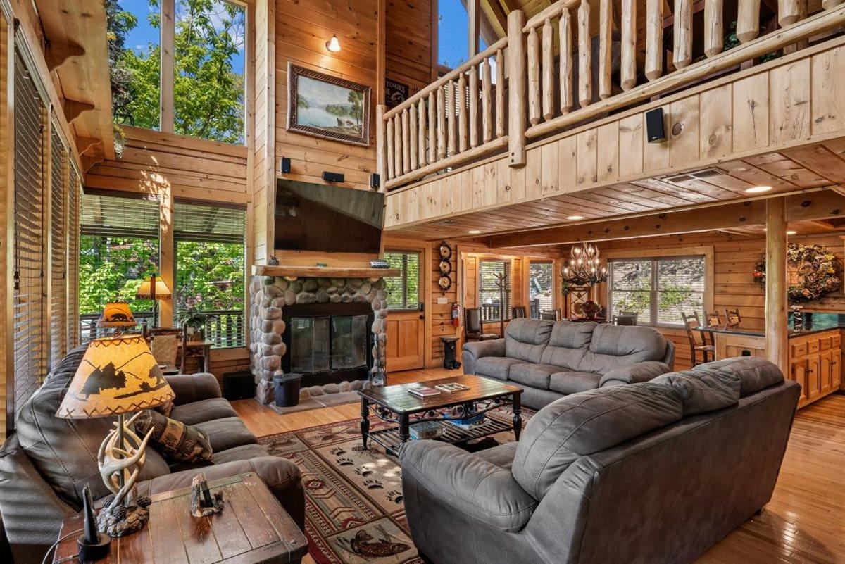 Main LevelLiving Room