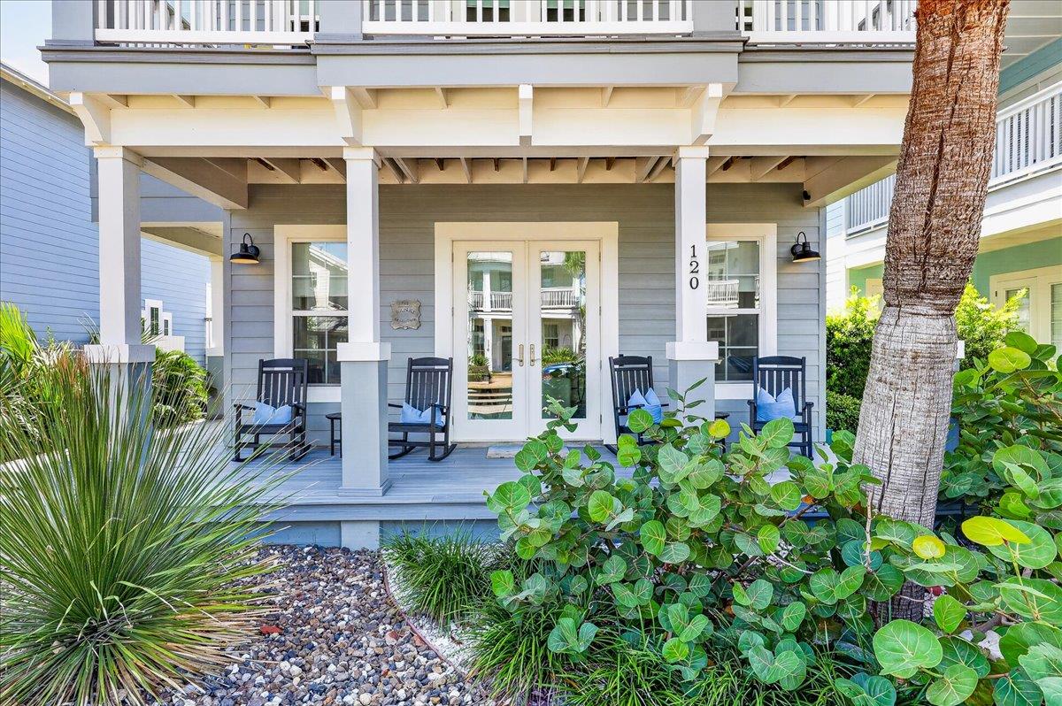 Front Porch, 1st Floor