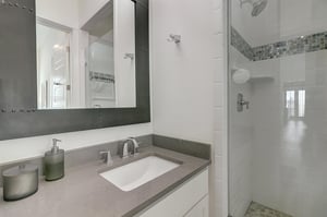 3rd King Shared Bathroom, 2nd Floor