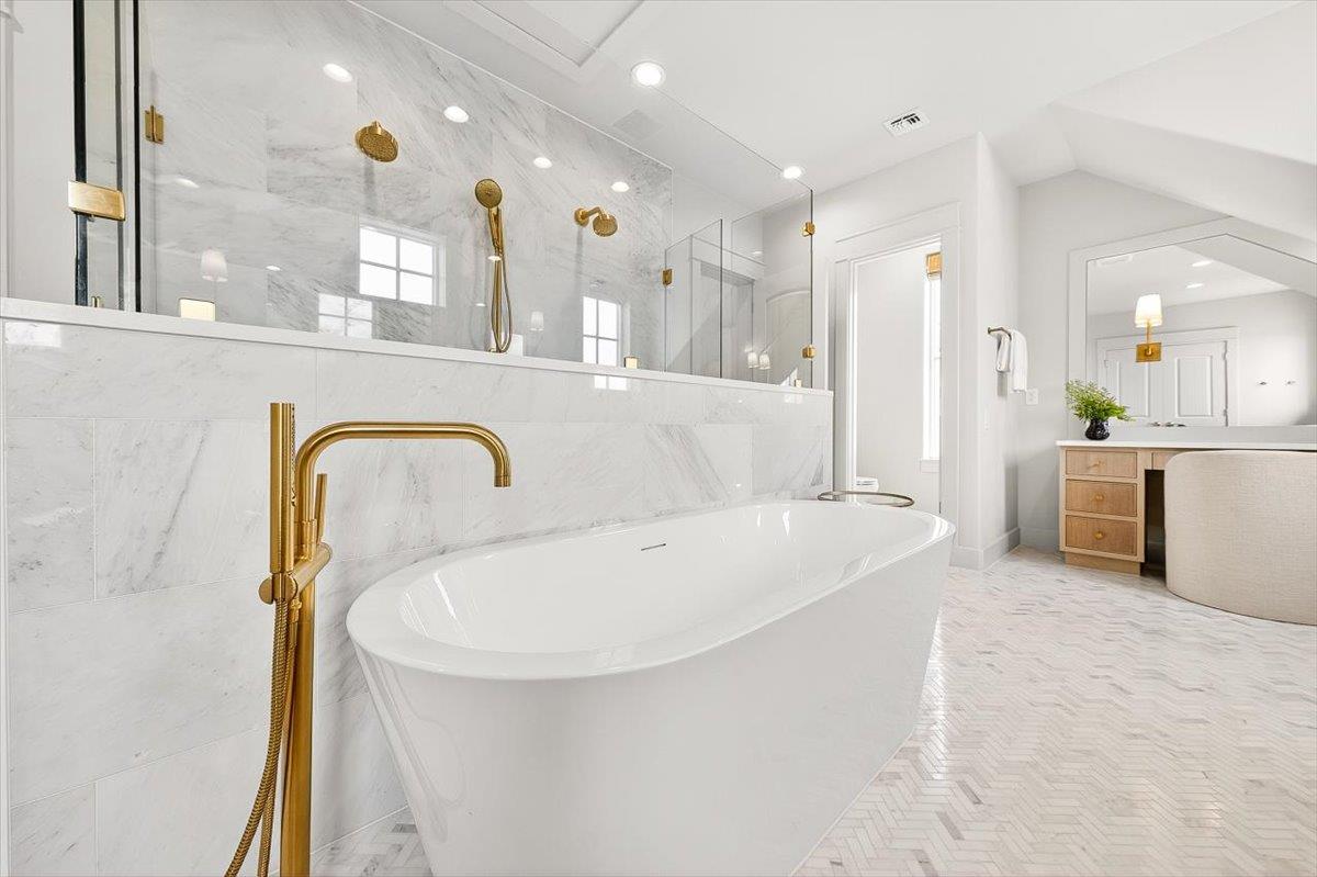 3rd Floor, Primary King Ensuite