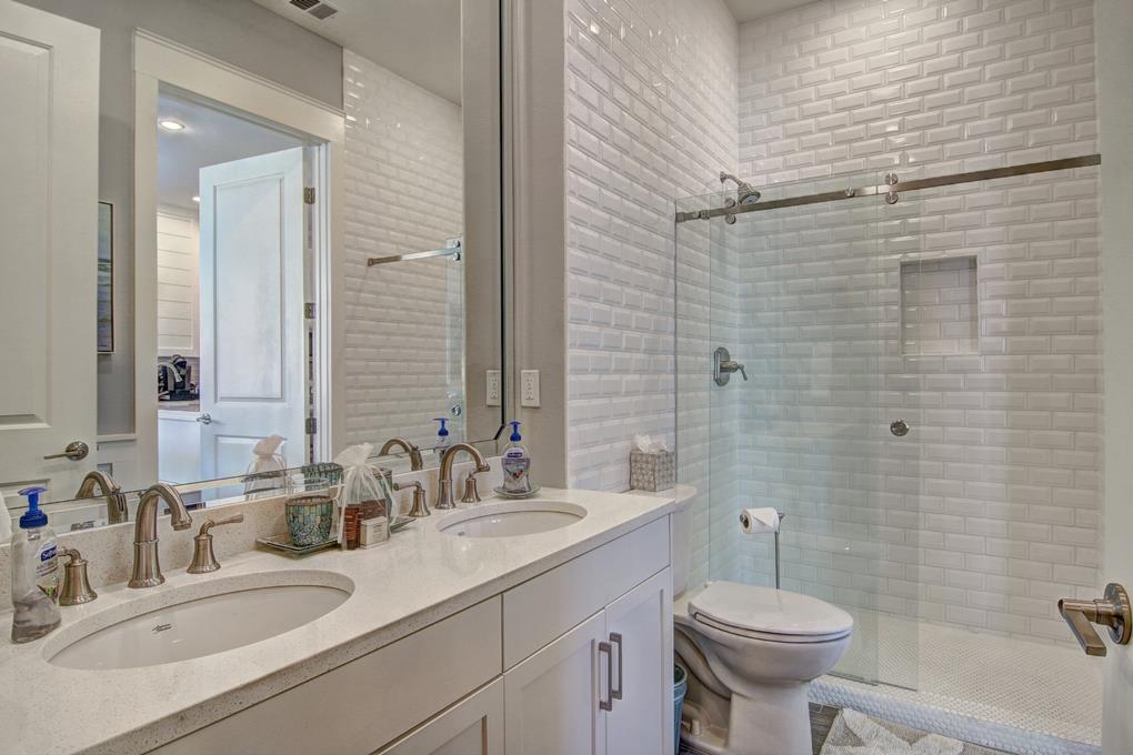 1st Floor, Shared Bathroom