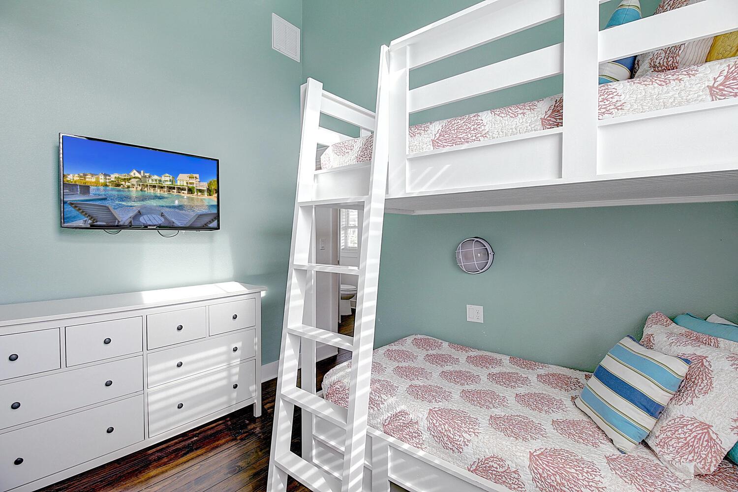 2nd Floor, Bunk Bedroom