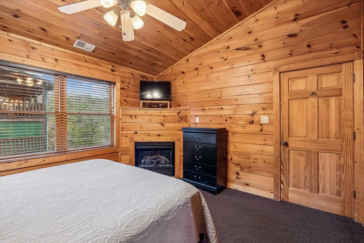 43Bedroom