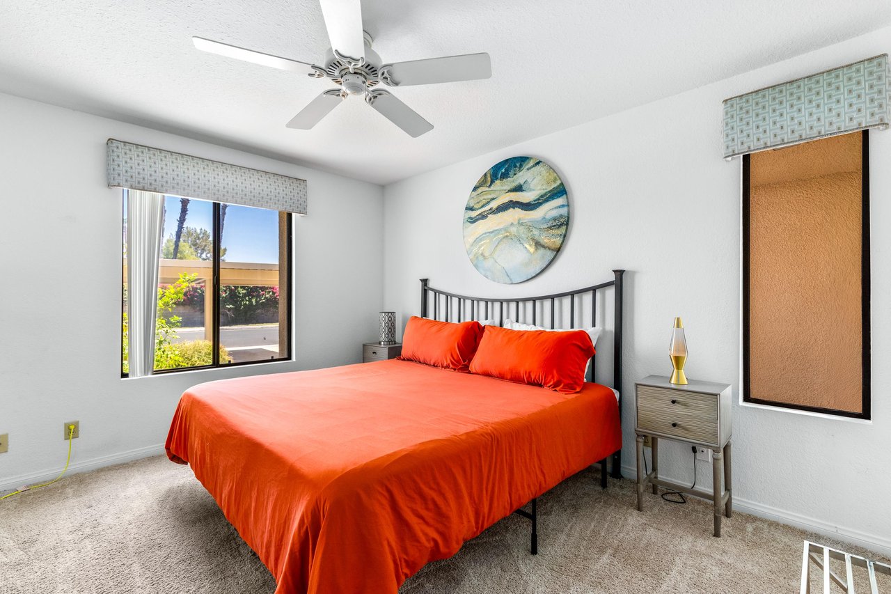 Queen size bed.