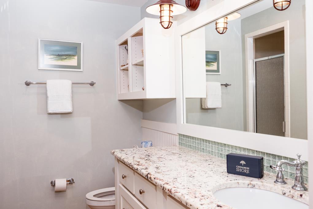 Queen  Twin Bunk Bathroom