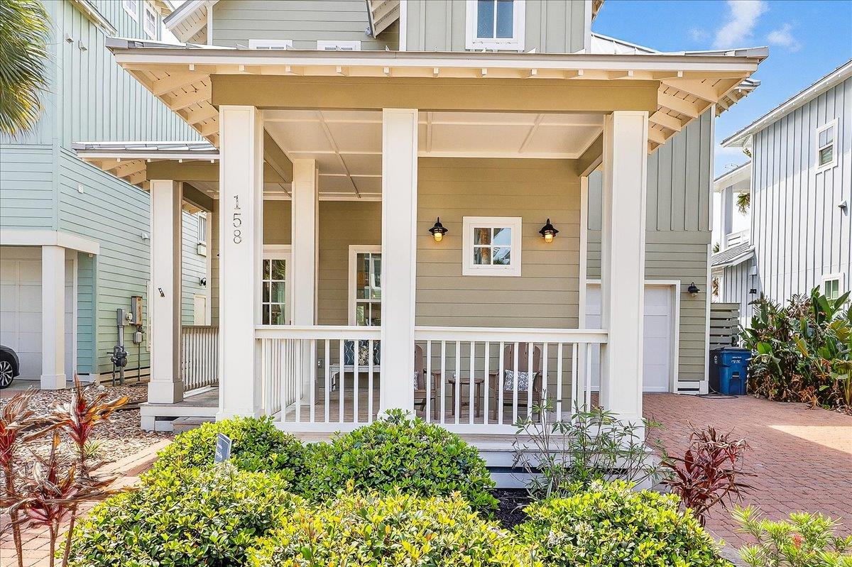 1st Floor, Front Porch