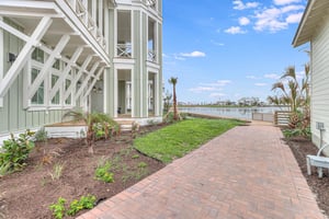 Side Wrap Porch Lake Access, 1st Floor