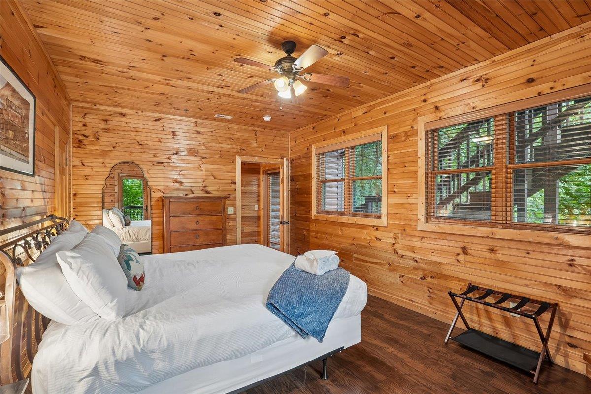 058Bedroom