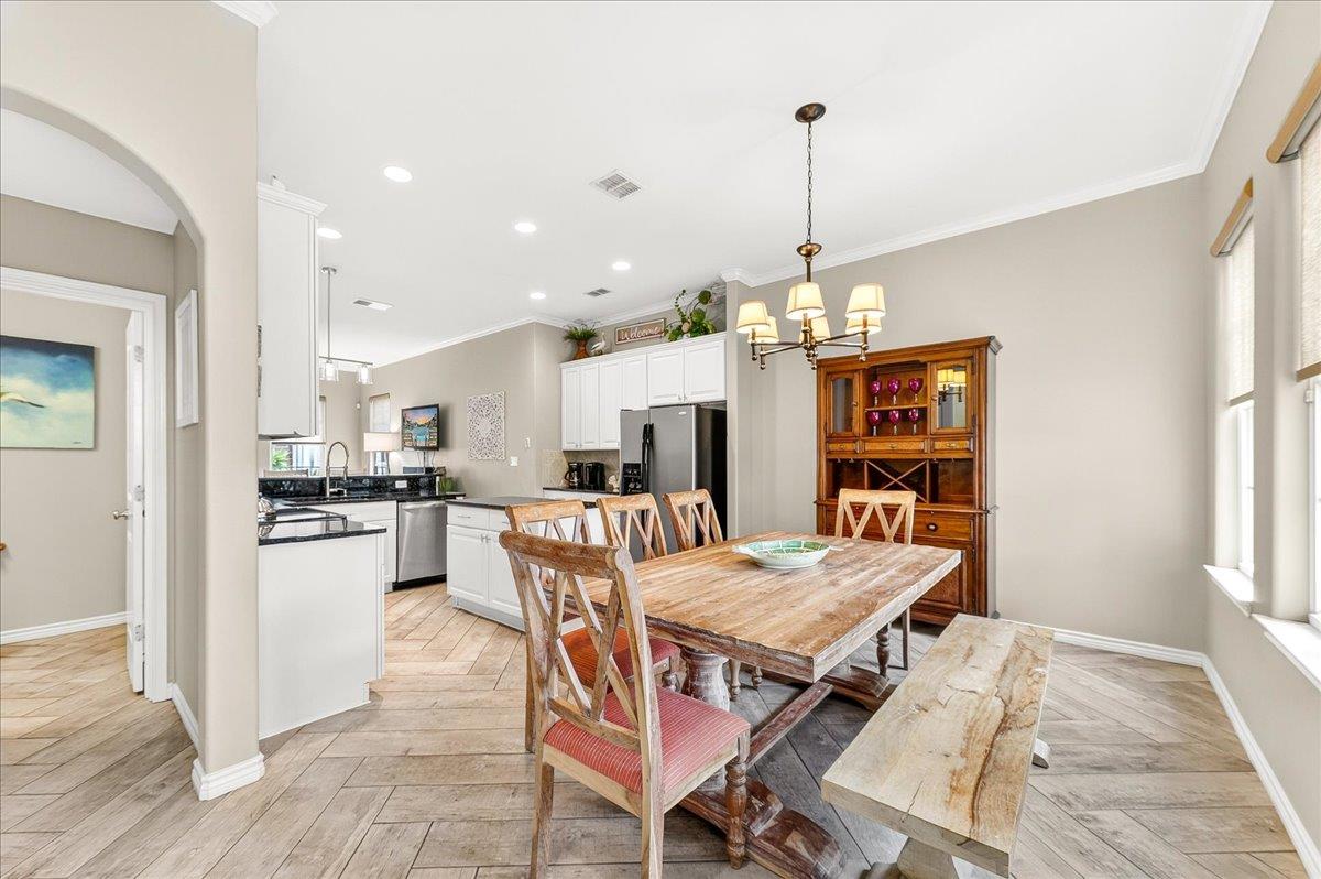 1st Floor, Dining Area