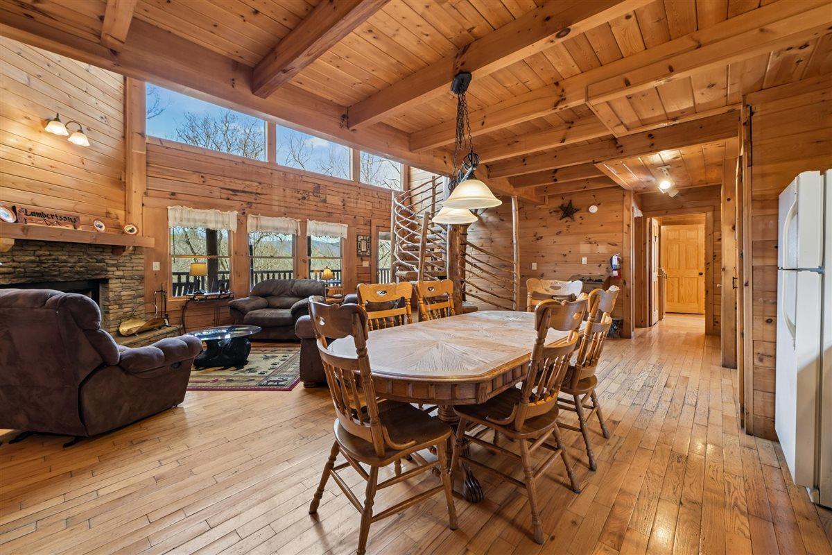23Dining Room