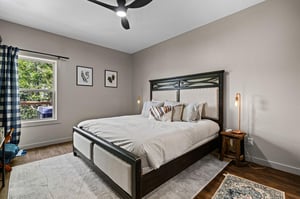 King bed with window