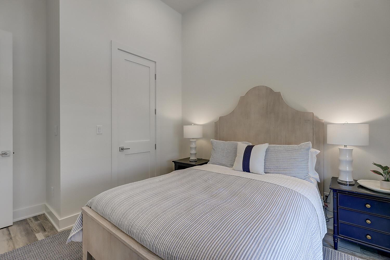 2nd Floor Left Queen Suite