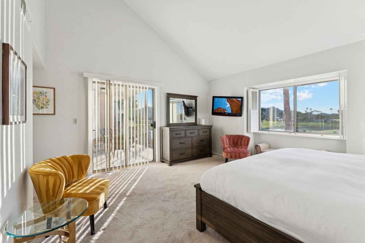 Huge main room with gorgeous views of the golf course and Camelback Mountain