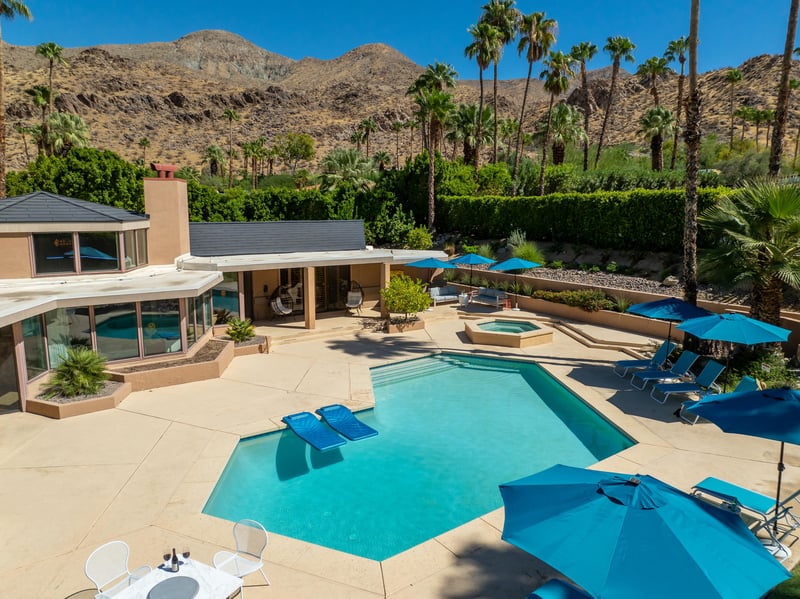 Sunny days by the pool