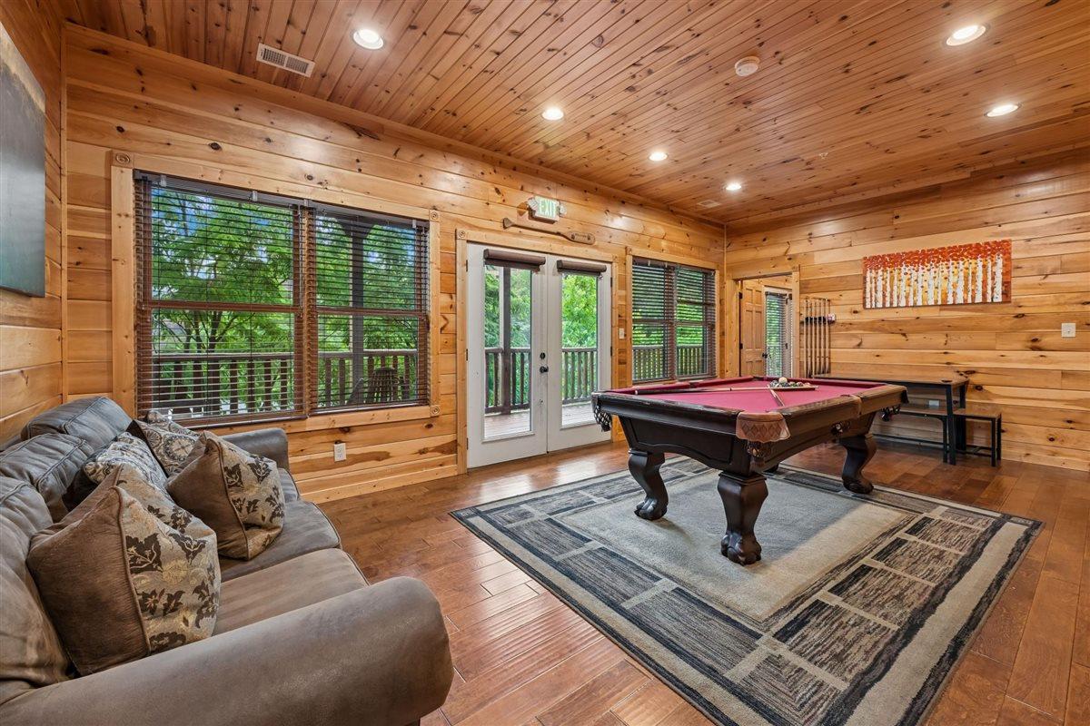 083Recreation Room