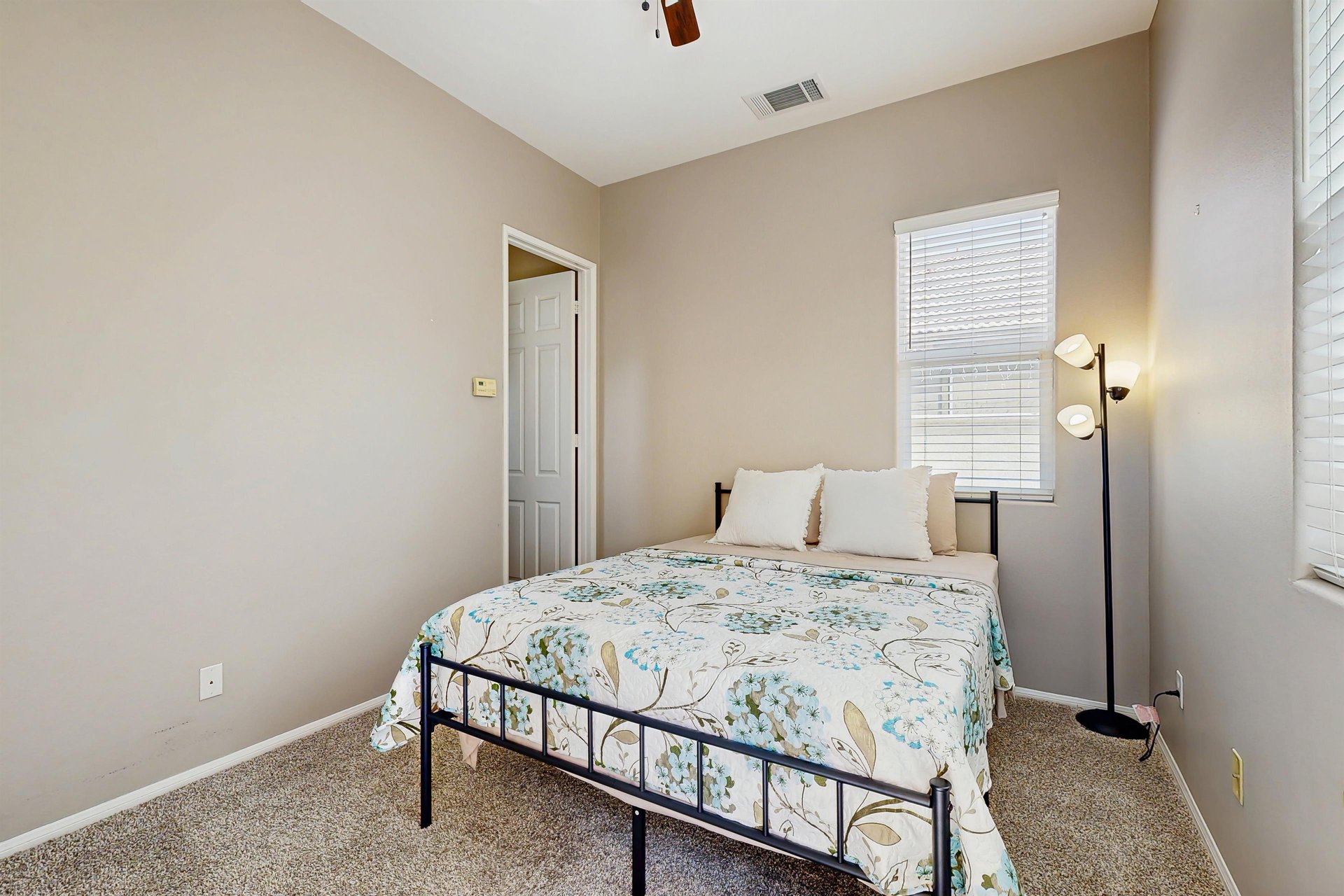 Attached casita with private entrance located near the front of the home. Complete with queen size bed and en suite bathroom.