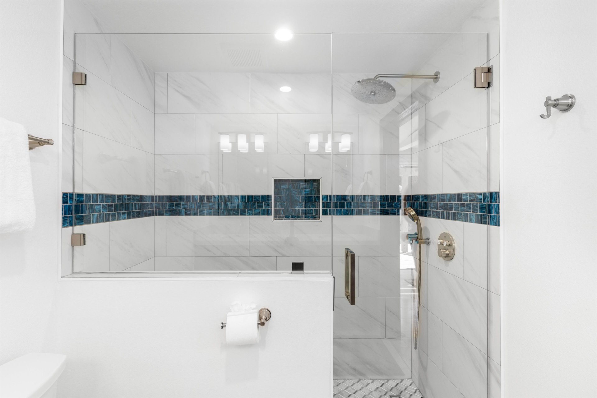 Casita en suite bathroom