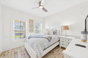 1st Floor, Queen Bedroom
