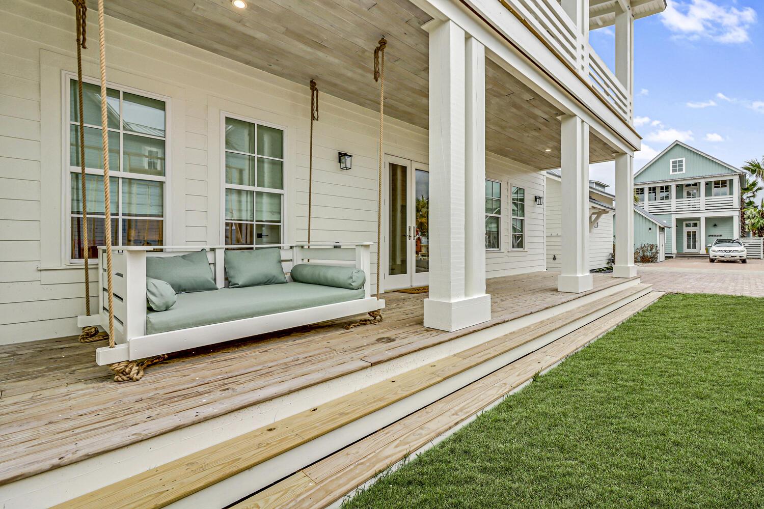 1st Floor Patio and Side Yard