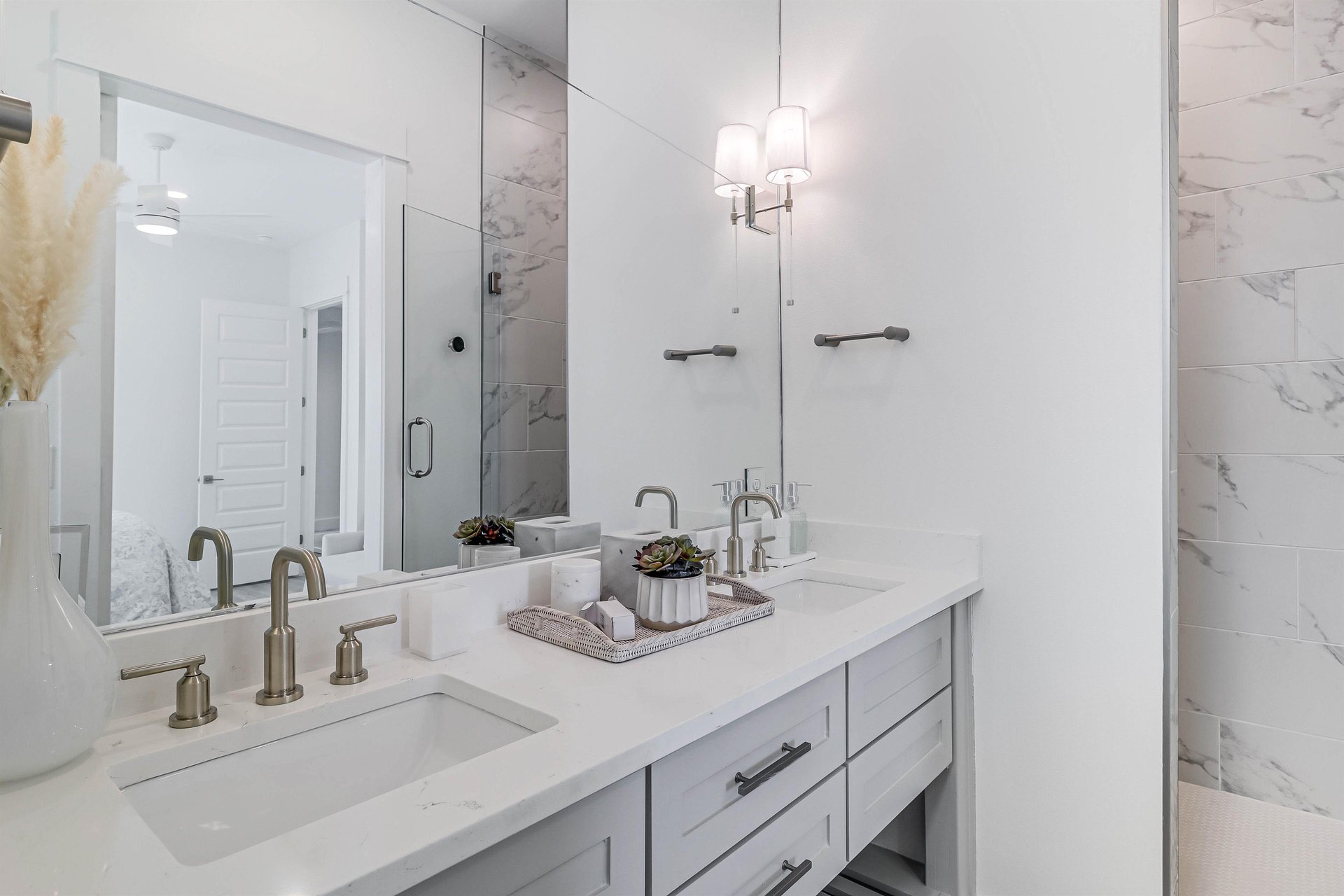 Second King Bathroom, 2nd Floor