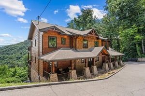 Front of Black Bears  Biscuits Lodge