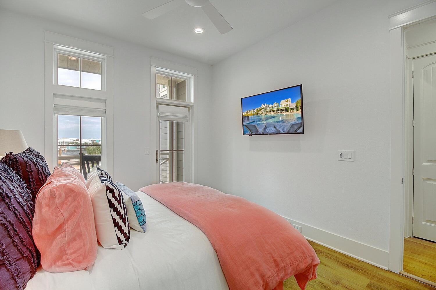 Queen Bedroom, 2nd Floor