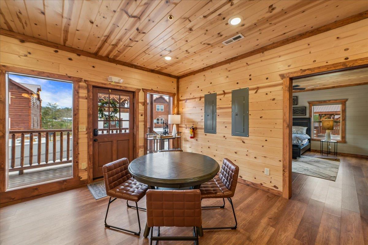 103Breakfast Room