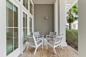 Front Porch Lounge