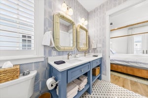 2nd King Bathroom, 2nd Floor