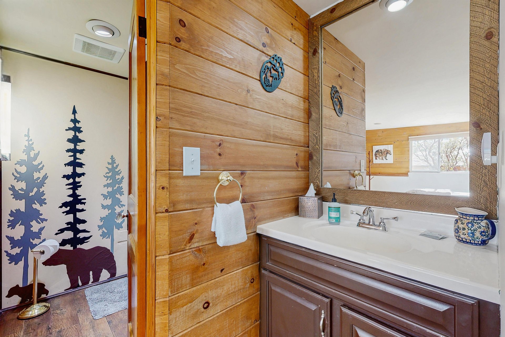 En suite full bathroom with sink, toilet, and shower.