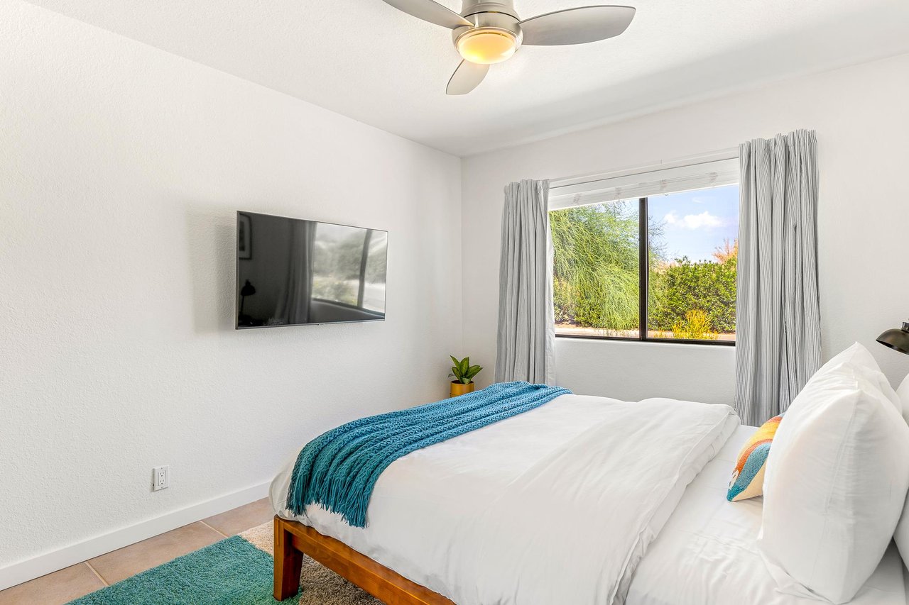 Private guest bedroom