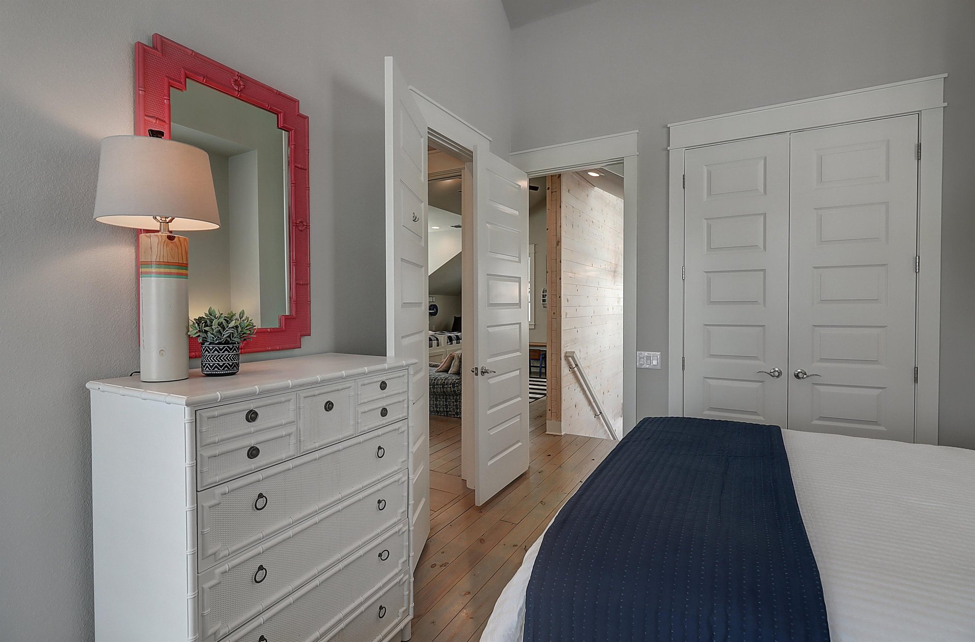 King Bedroom, 2nd Floor