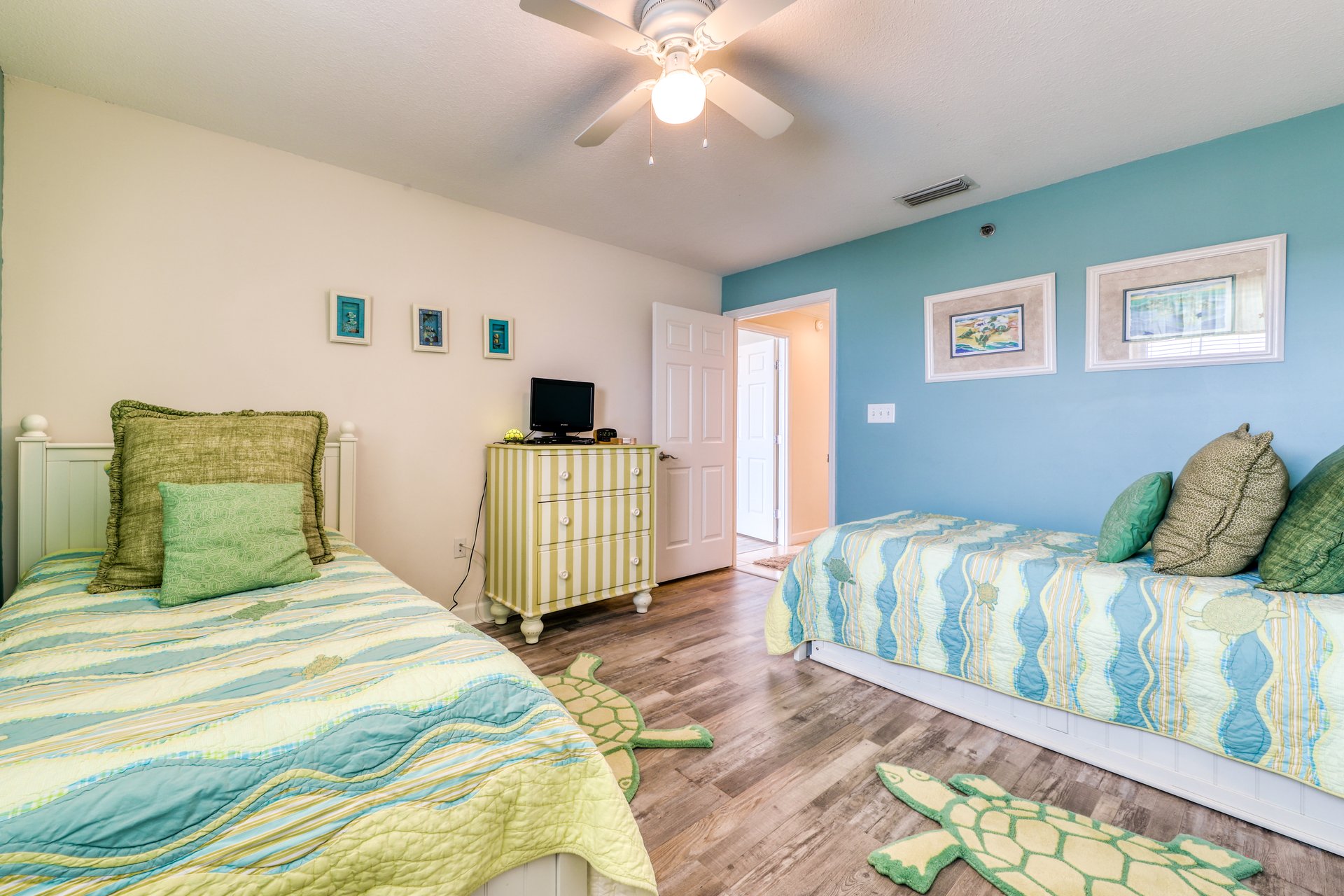 Sterling Beach 1007 24