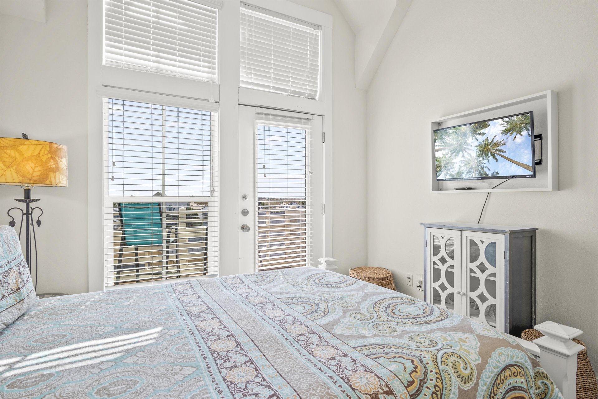 2nd Floor Queen Bedroom