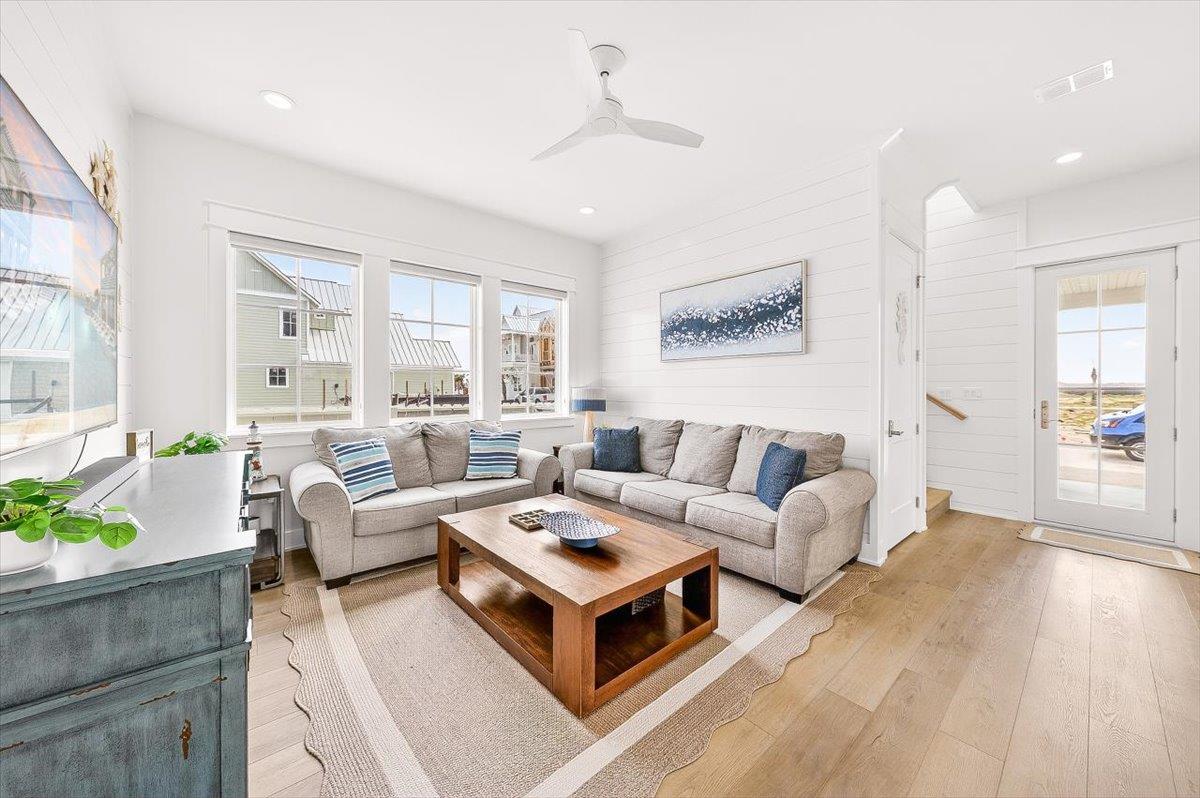 1st Floor, Living Room