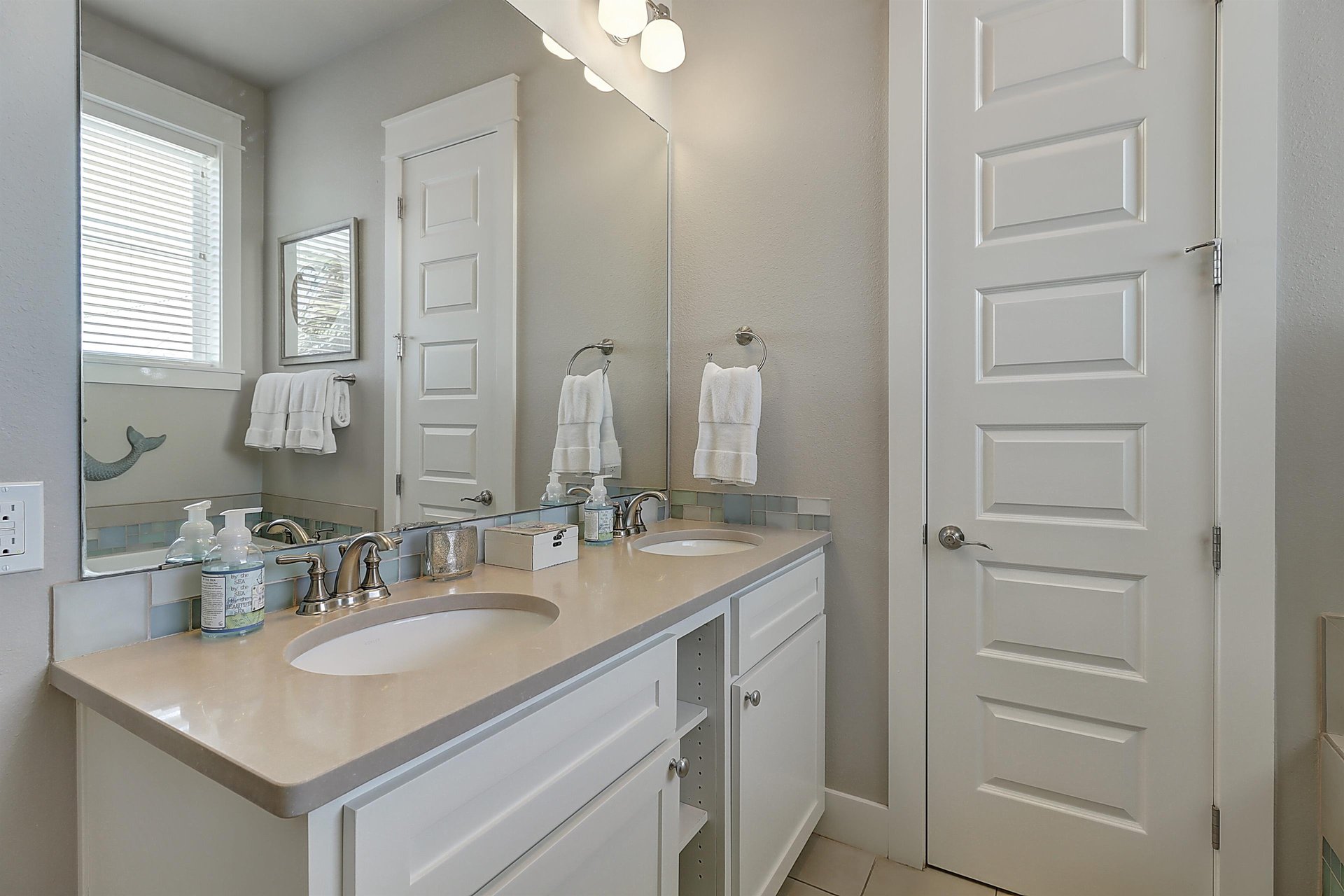 Primary King Bathroom, 2nd Floor