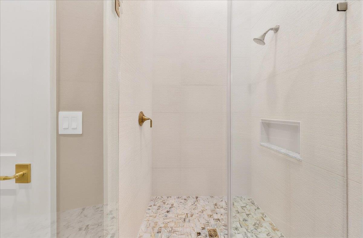2nd Floor, First King Bathroom