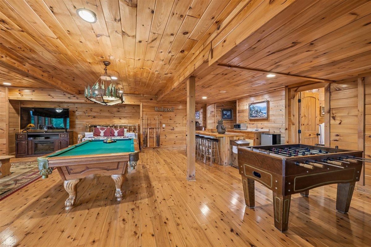 082Recreation Room