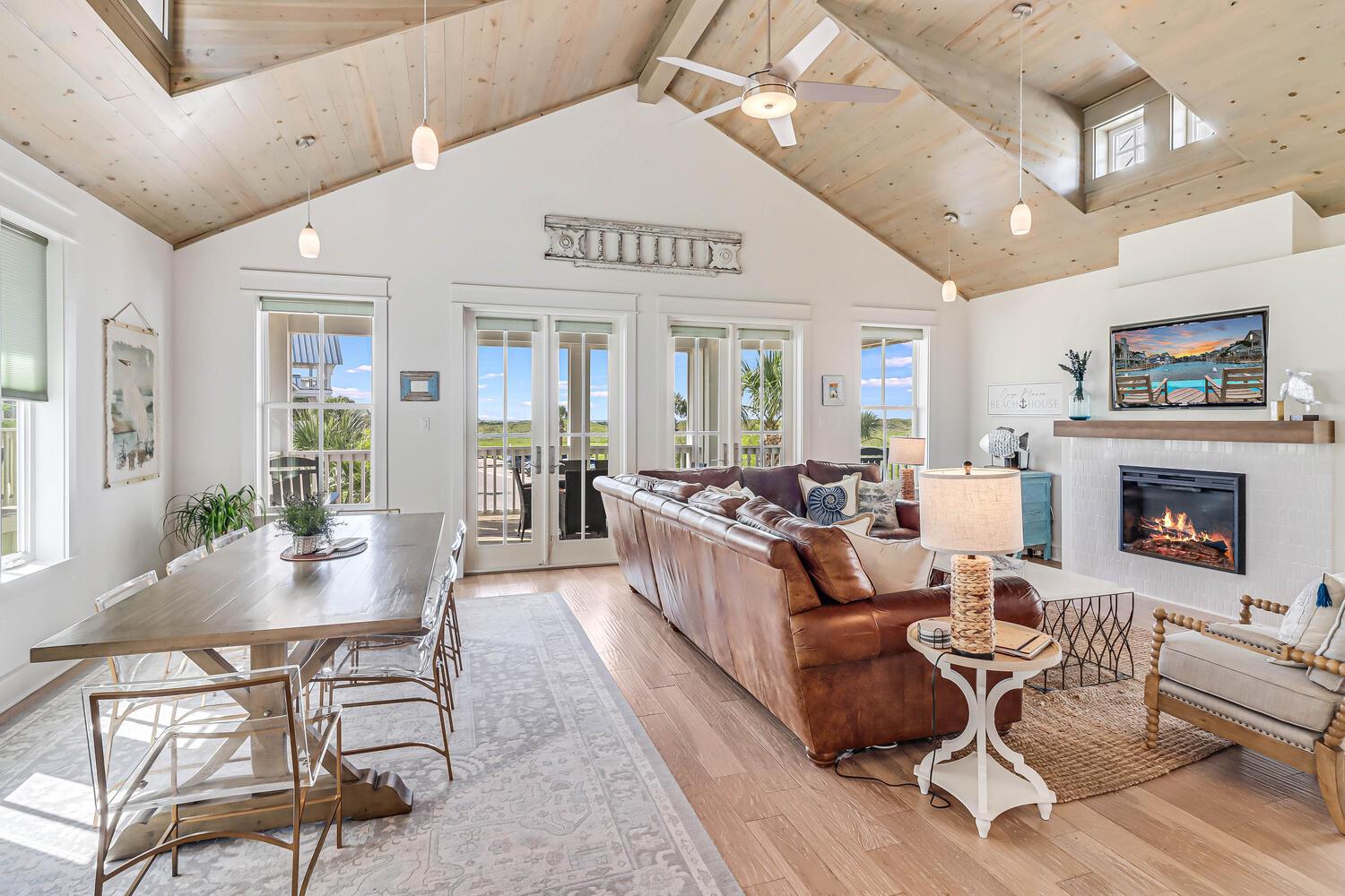 Main Living Area, 2nd Floor