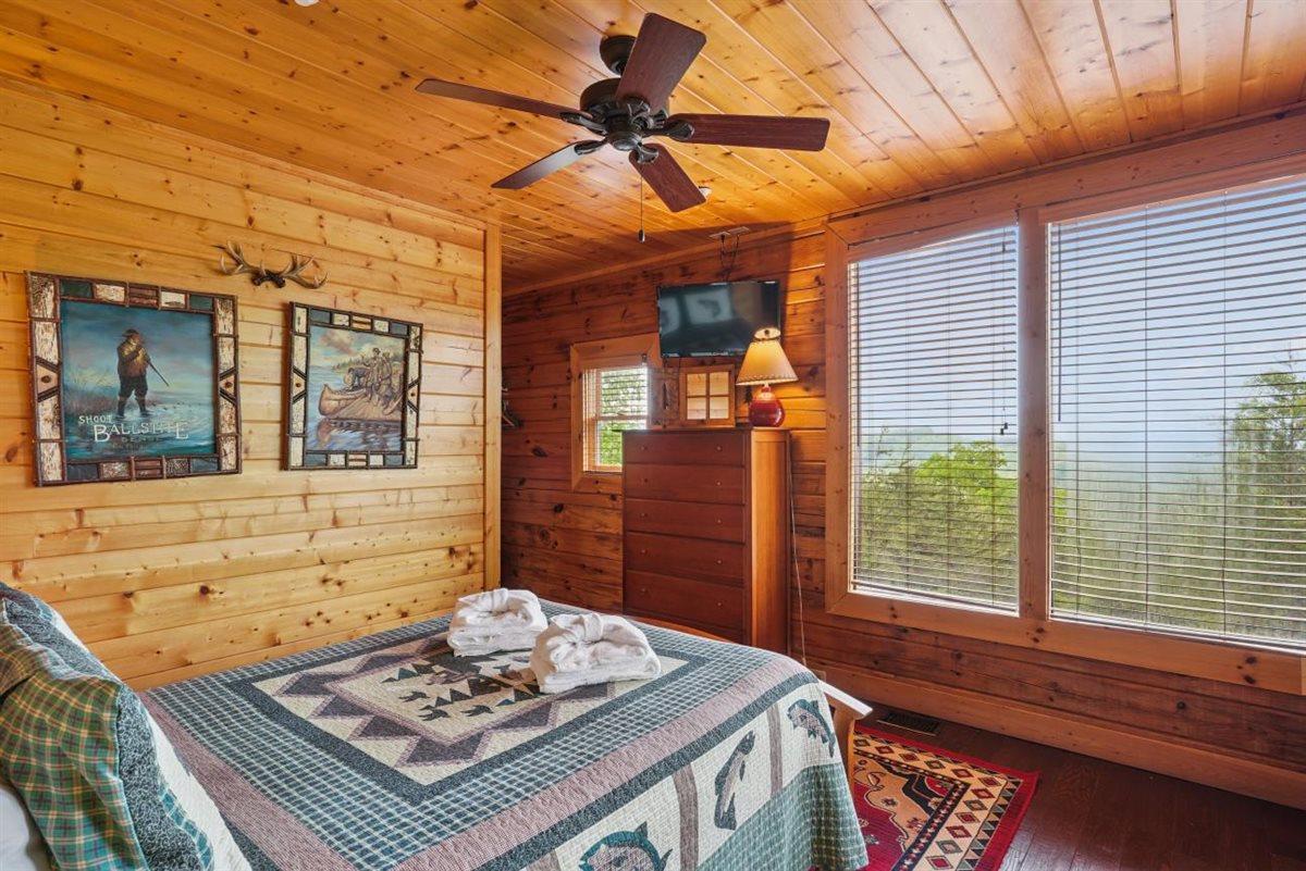 046Bedroom