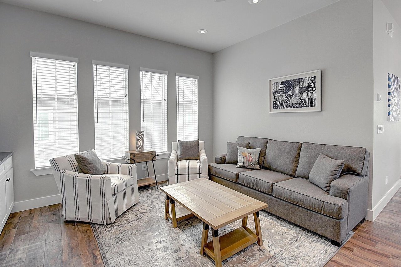 2nd Floor, Living Room