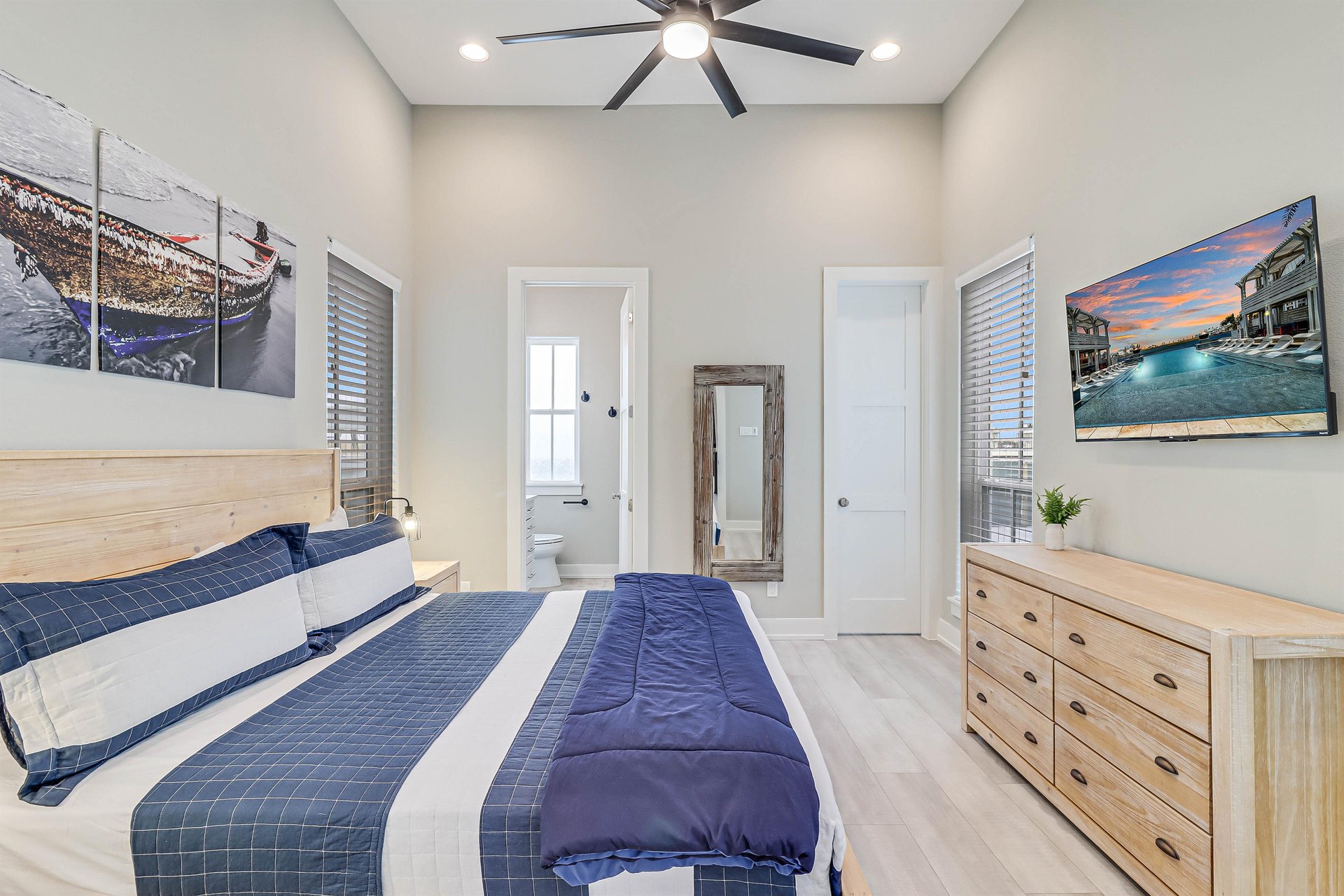 Third King Bedroom, 1st Floor