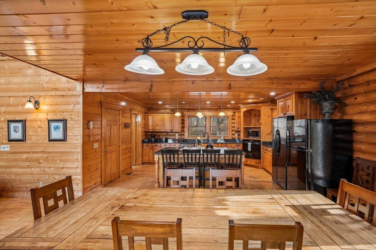 15Dining Room