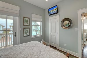 Queen Bedroom with Shared Bathroom, 2nd Floor